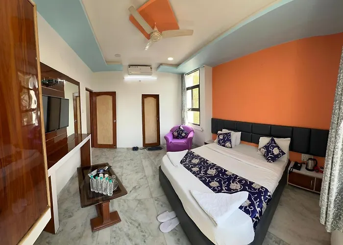 Hotel Indore Palace - Feel At Home