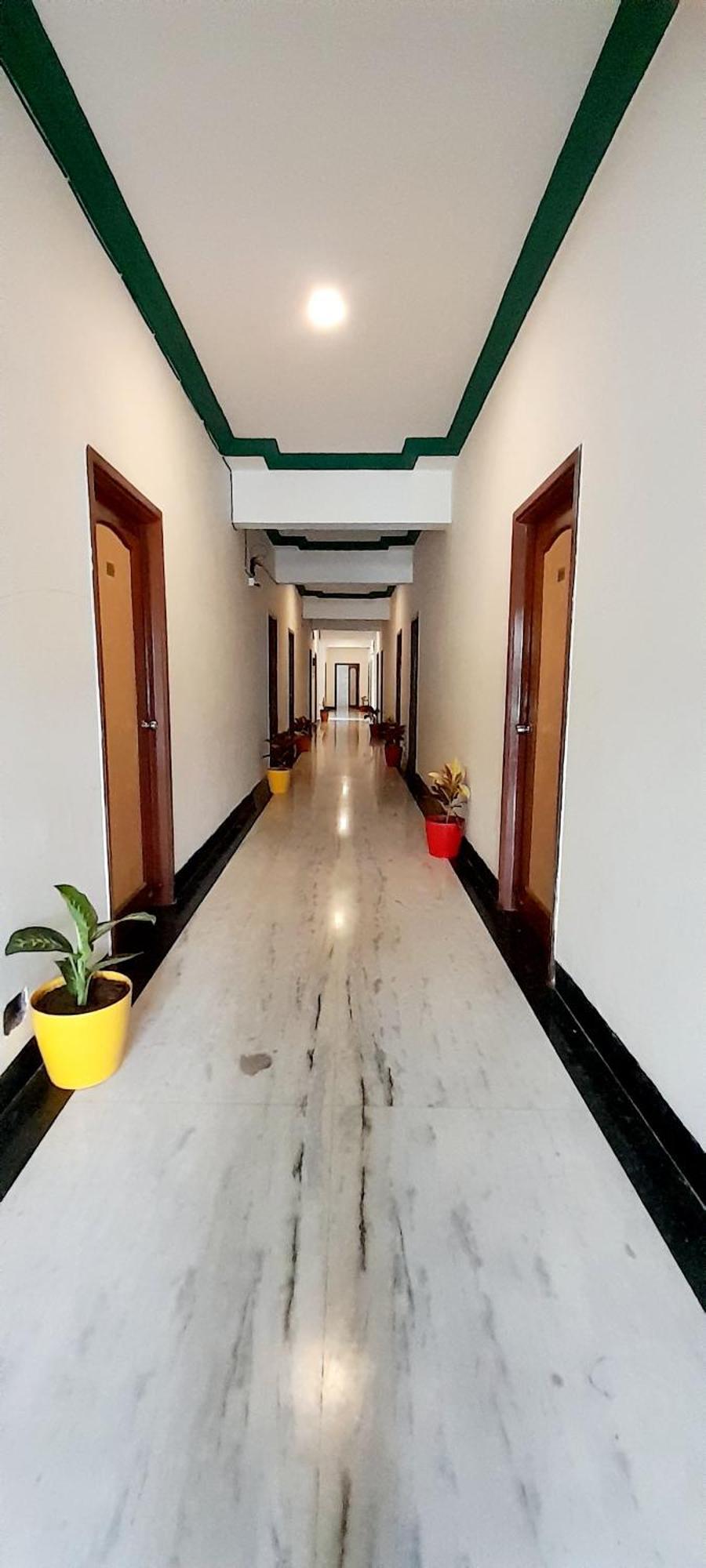 Indore Palace - Feel At 3* Shirdi
