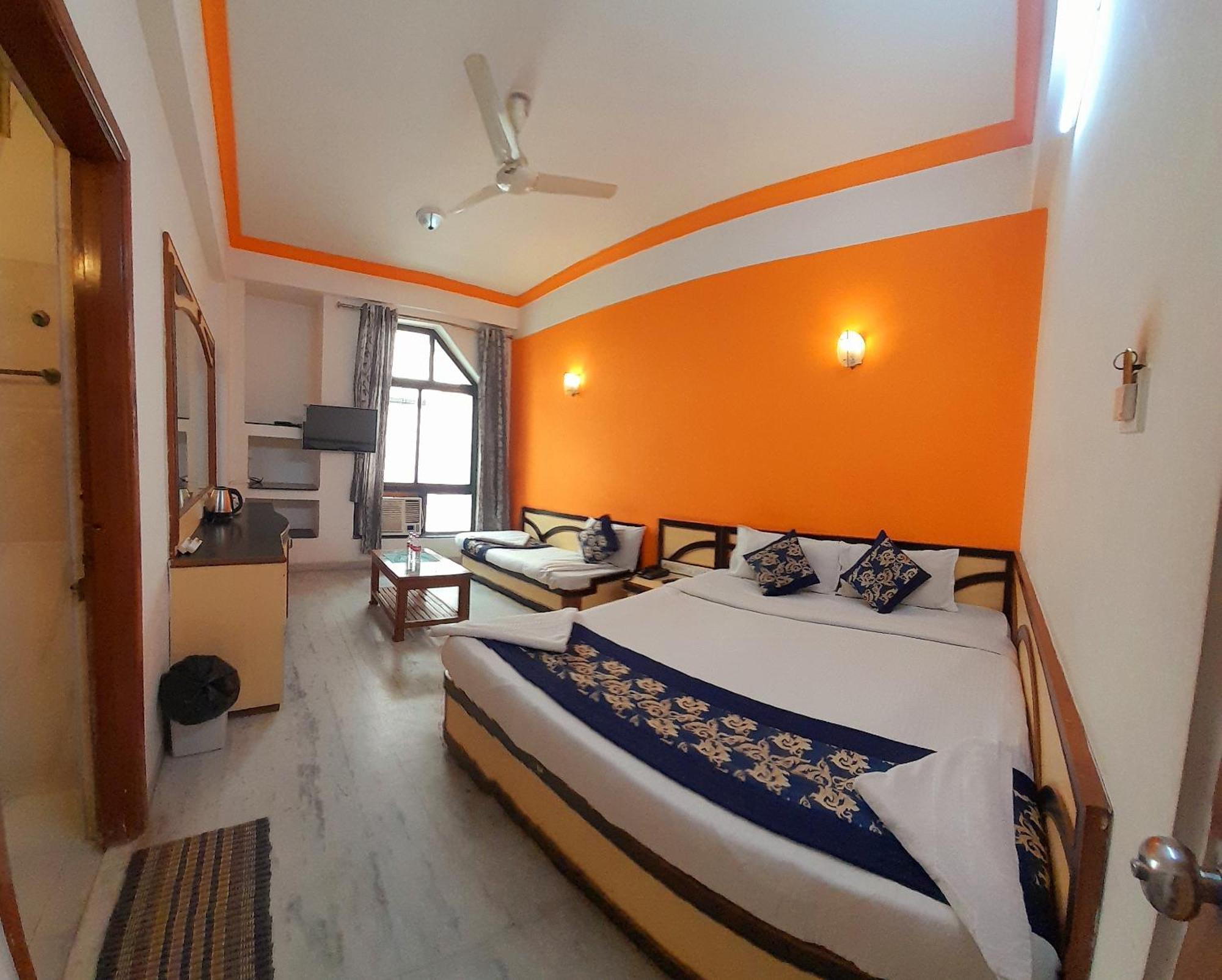 Indore Palace - Feel At 3*
