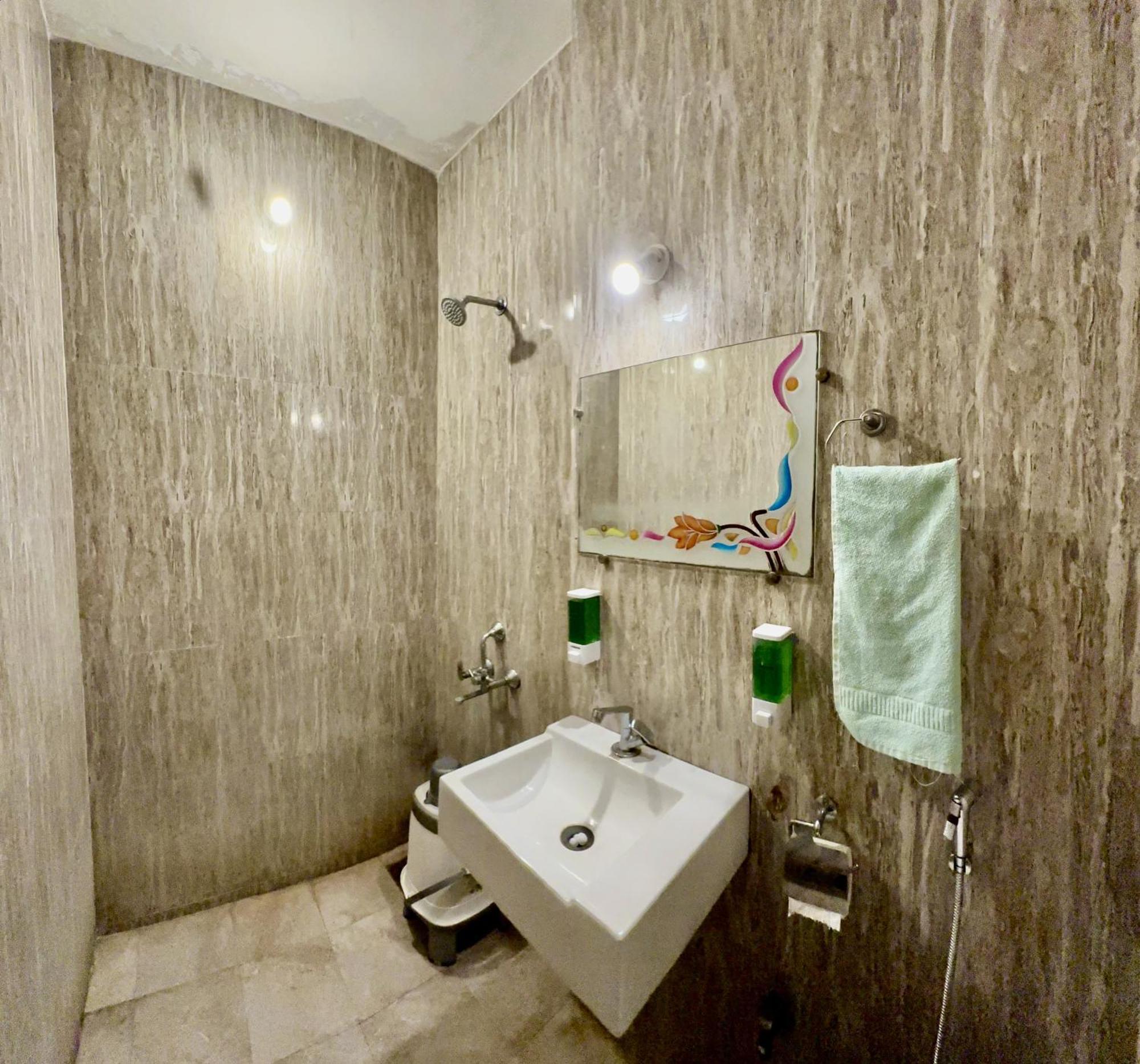 Indore Palace - Feel At 3*