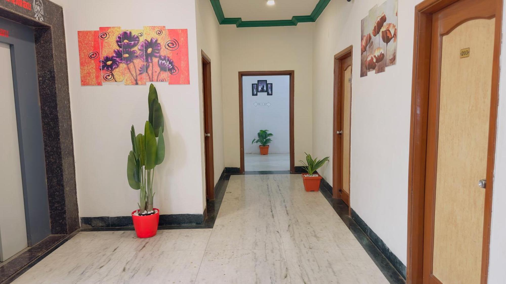 Hotel Indore Palace - Feel At Shirdi