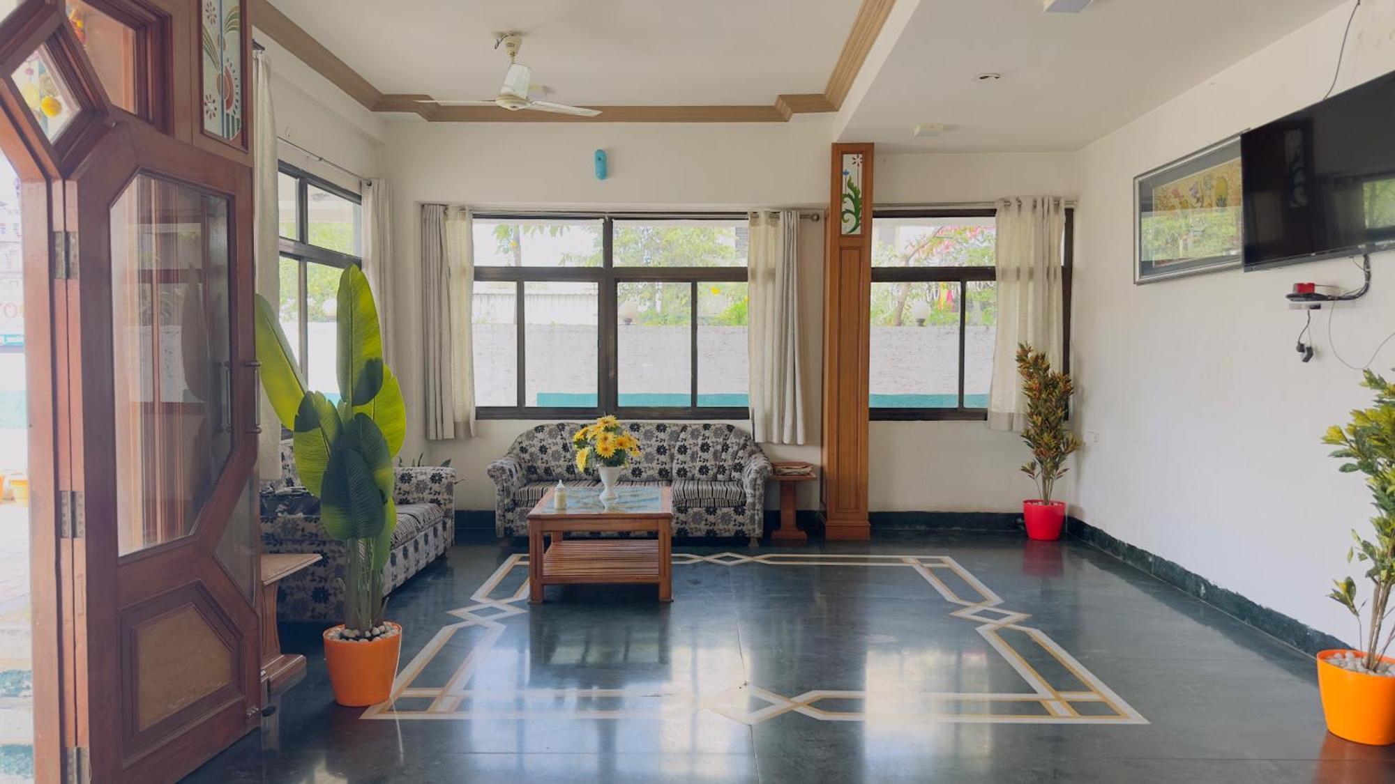 Indore Palace - Feel At 3*