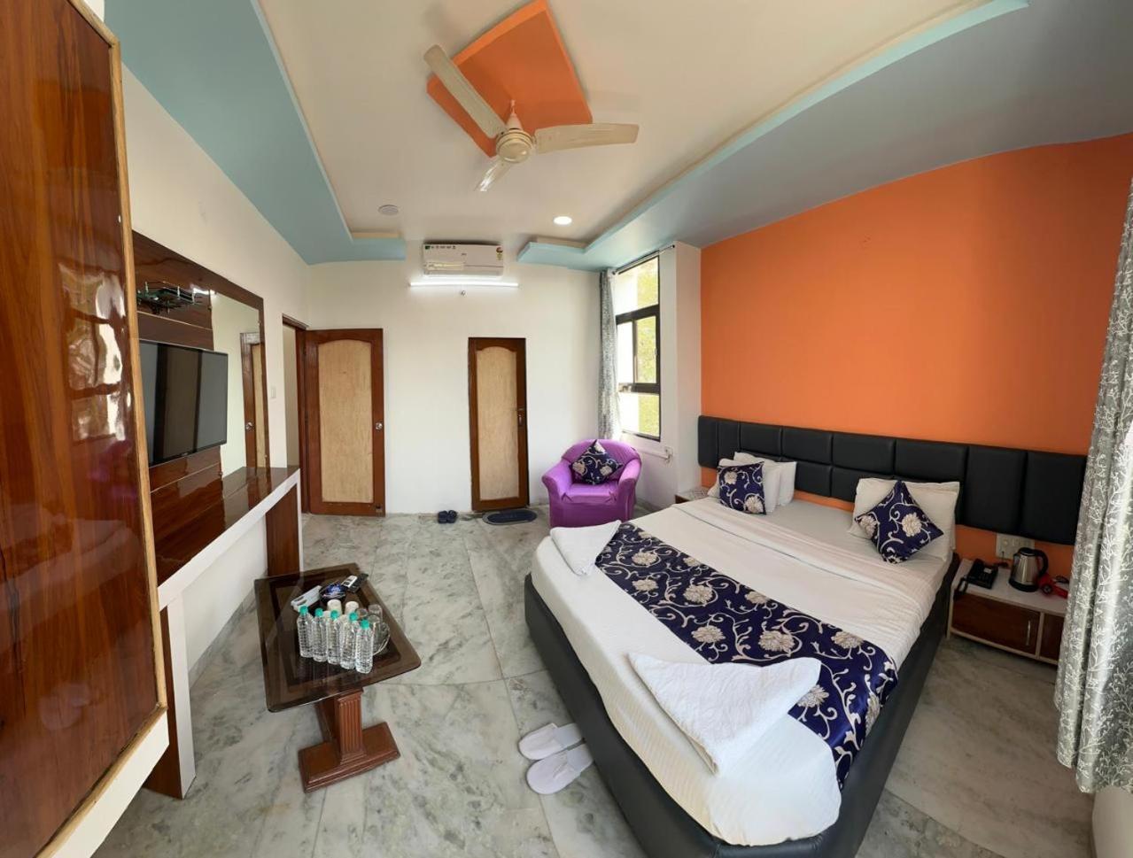 Indore Palace - Feel At Hotel